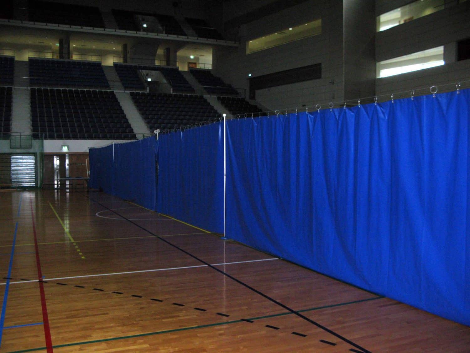 Divider curtain