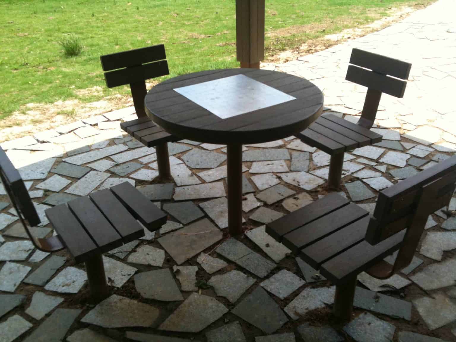 Outdoor chess set